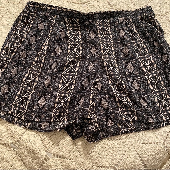 Chic Silky Shorts - Picture 3 of 8